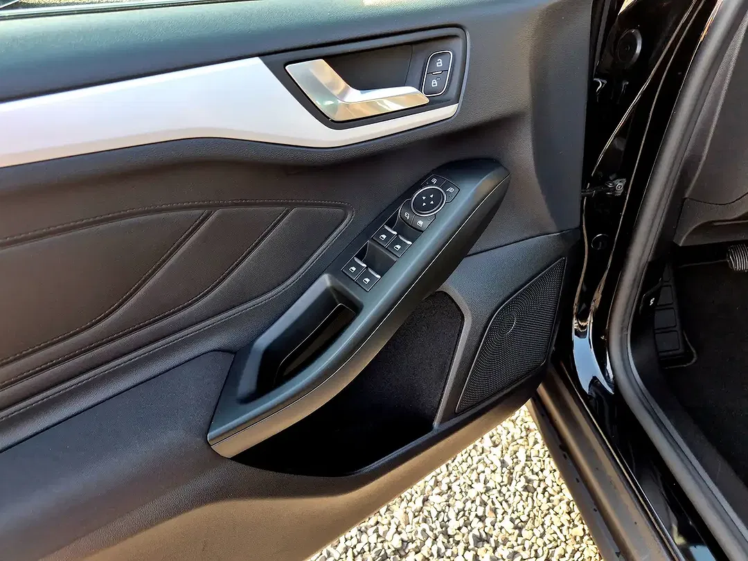 Ford Focus - Thumbnail 6
