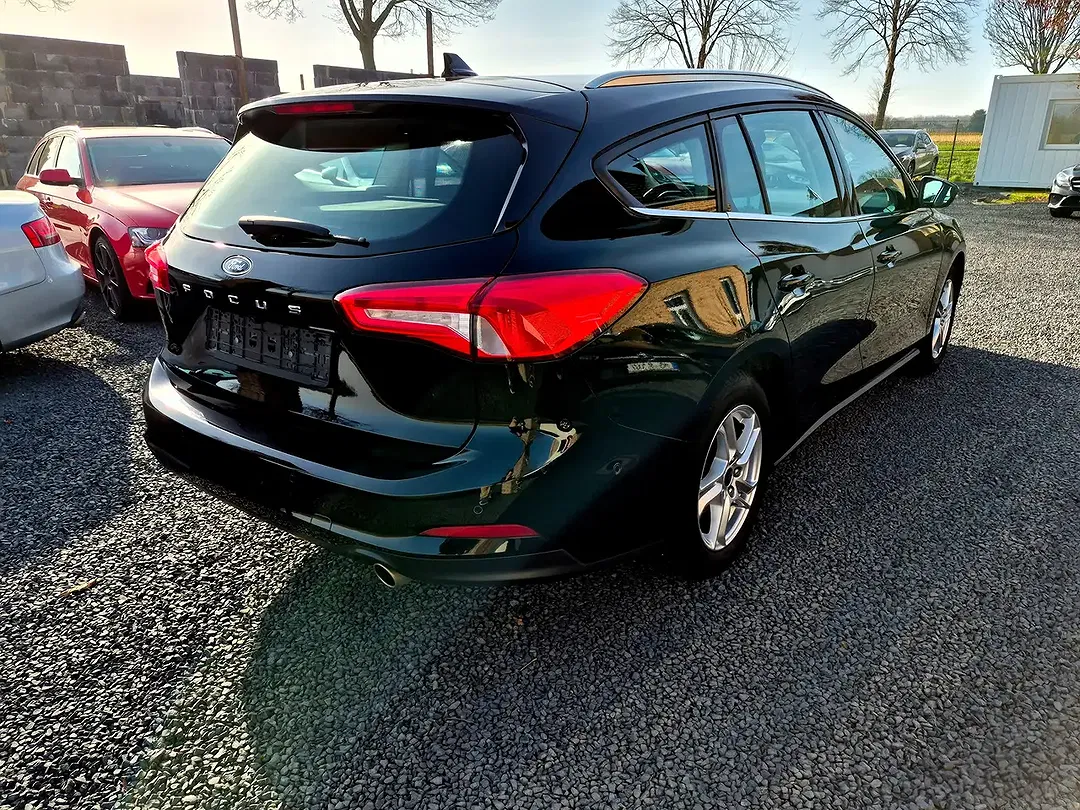 Ford Focus - Thumbnail 4