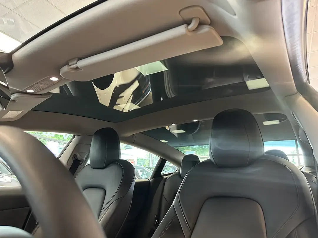 Tesla Model 3 - Thumbnail 11