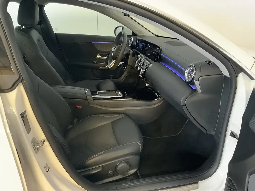 Mercedes-Benz CLA 180 - Thumbnail 13