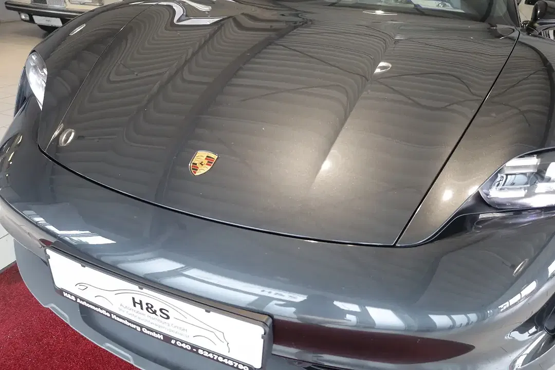 Porsche Taycan - Thumbnail 9