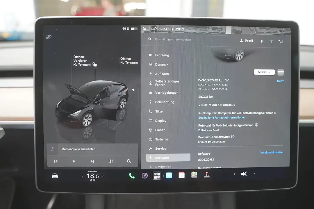 Tesla Model Y - Thumbnail 11
