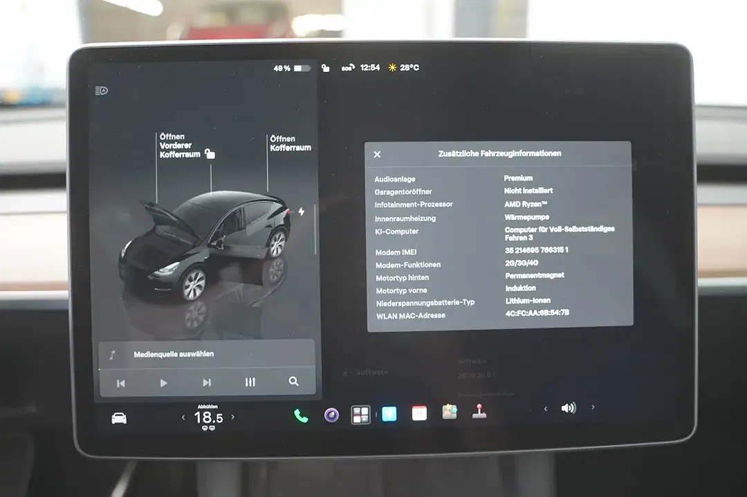 Tesla Model Y - Thumbnail 12