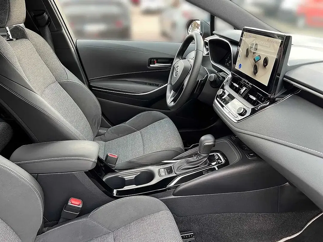 Toyota Corolla - Thumbnail 6