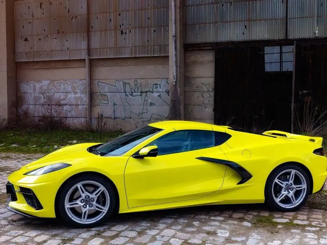 Corvette C8 - Thumbnail 1