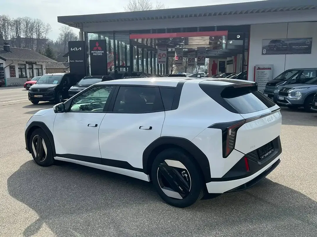 Kia EV4 - Thumbnail 5