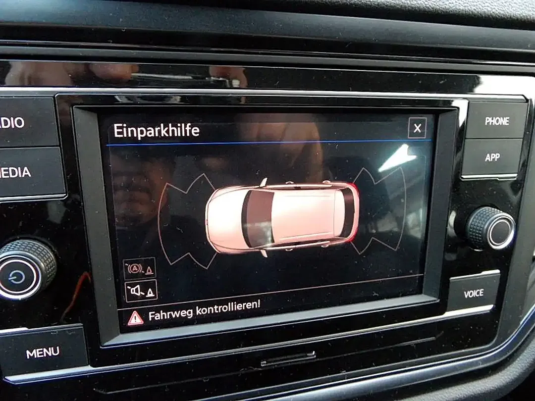 Volkswagen T-Roc - Thumbnail 9