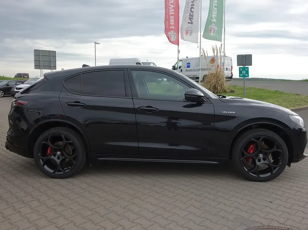 Alfa Romeo Stelvio - Thumbnail 3