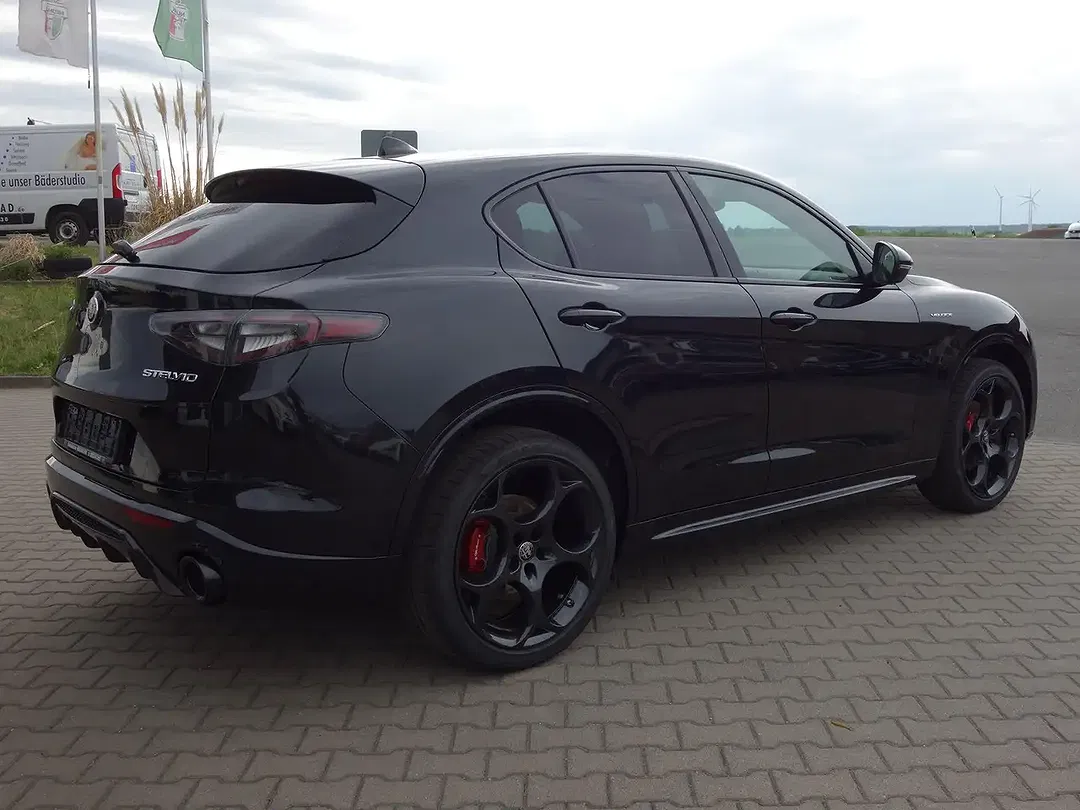 Alfa Romeo Stelvio - Thumbnail 4