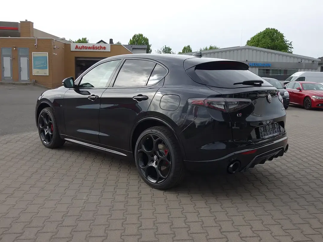 Alfa Romeo Stelvio - Thumbnail 5
