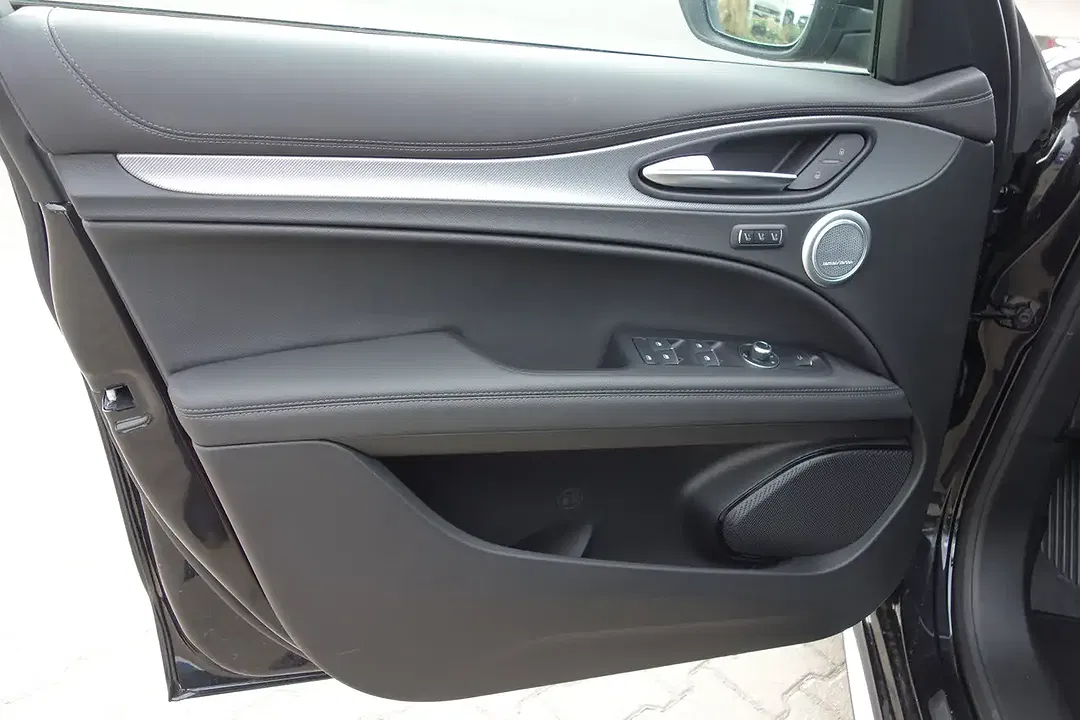 Alfa Romeo Stelvio - Thumbnail 8