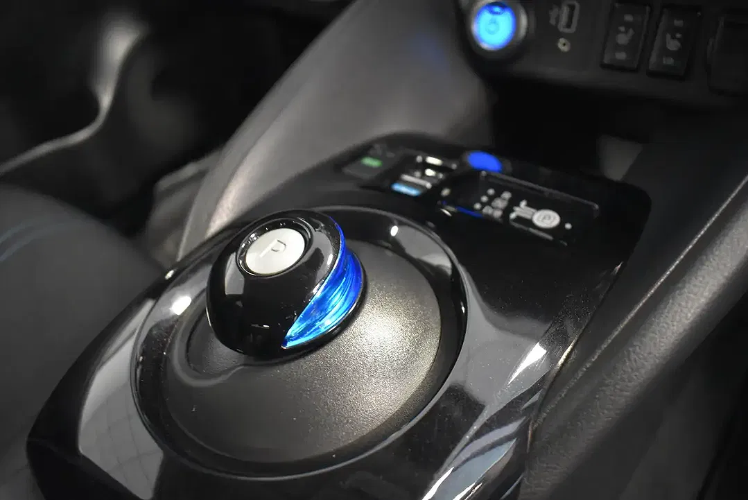 Nissan Leaf - Thumbnail 11