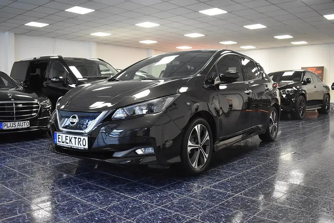 Nissan Leaf - Thumbnail 3