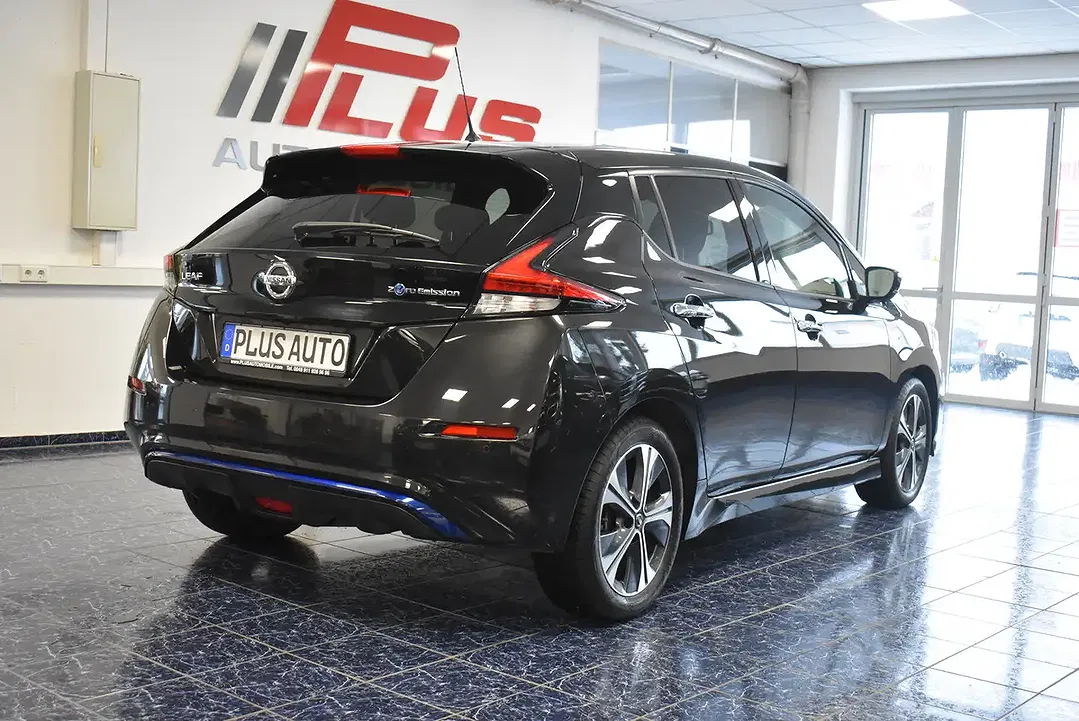 Nissan Leaf - Thumbnail 4