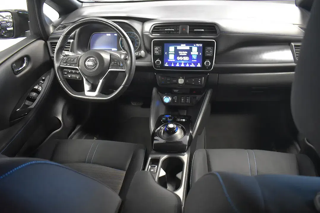 Nissan Leaf - Thumbnail 5