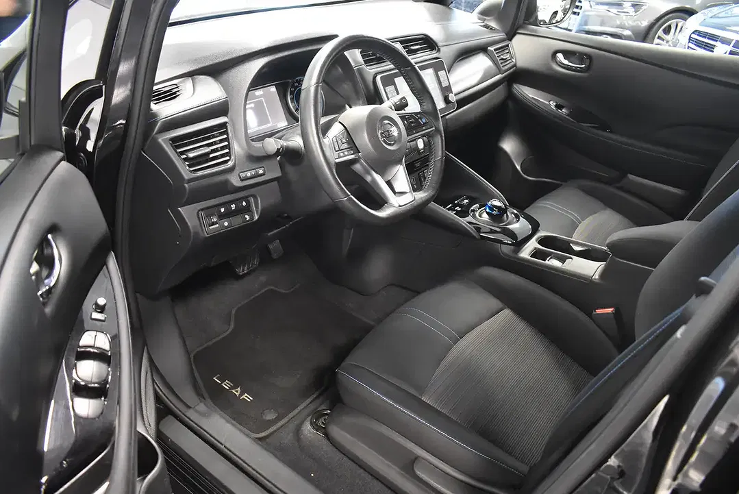 Nissan Leaf - Thumbnail 6