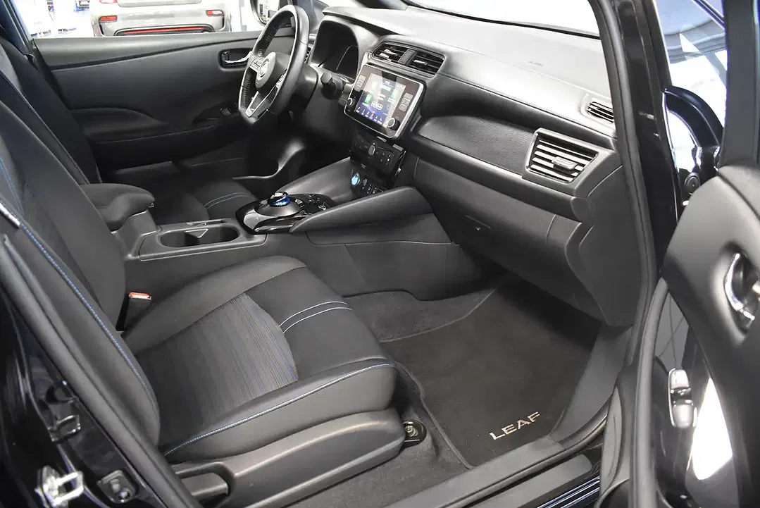 Nissan Leaf - Thumbnail 7
