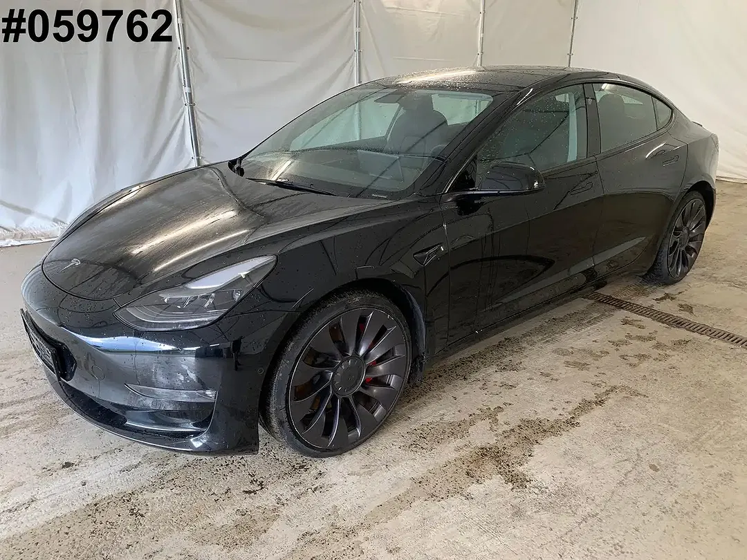 Tesla Model 3 - Thumbnail 1