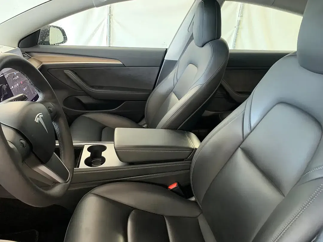 Tesla Model 3 - Thumbnail 10