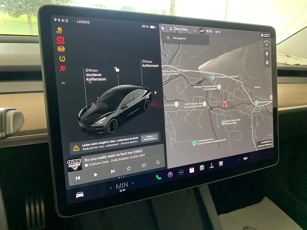 Tesla Model 3 - Thumbnail 11