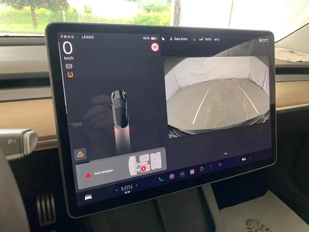 Tesla Model 3 - Thumbnail 12