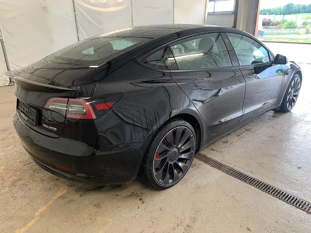 Tesla Model 3 - Thumbnail 5