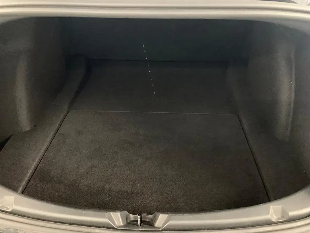 Tesla Model 3 - Thumbnail 6
