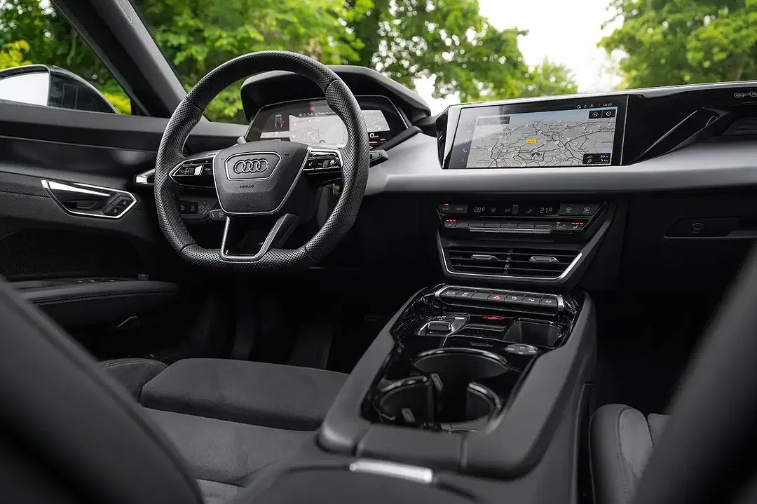 Audi e-tron GT - Thumbnail 10