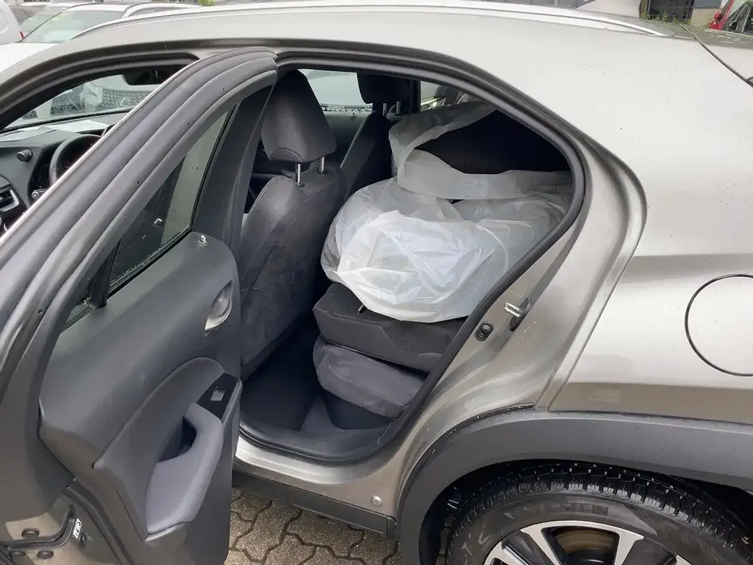 Lexus UX 250h - Thumbnail 12