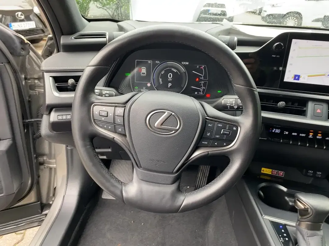 Lexus UX 250h - Thumbnail 14