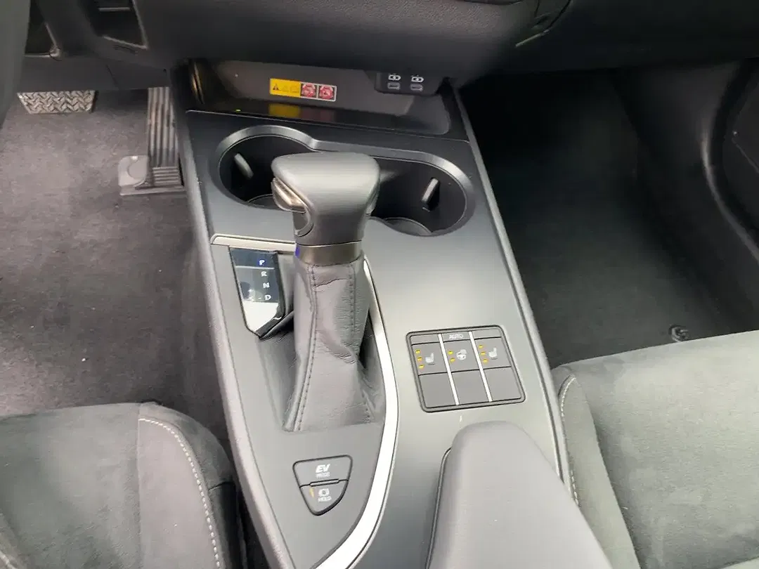 Lexus UX 250h - Thumbnail 18