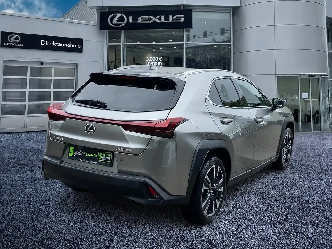 Lexus UX 250h - Thumbnail 7