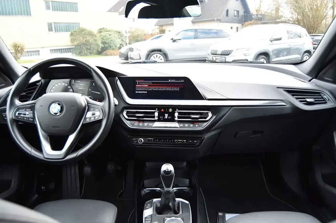 BMW 218 - Thumbnail 8