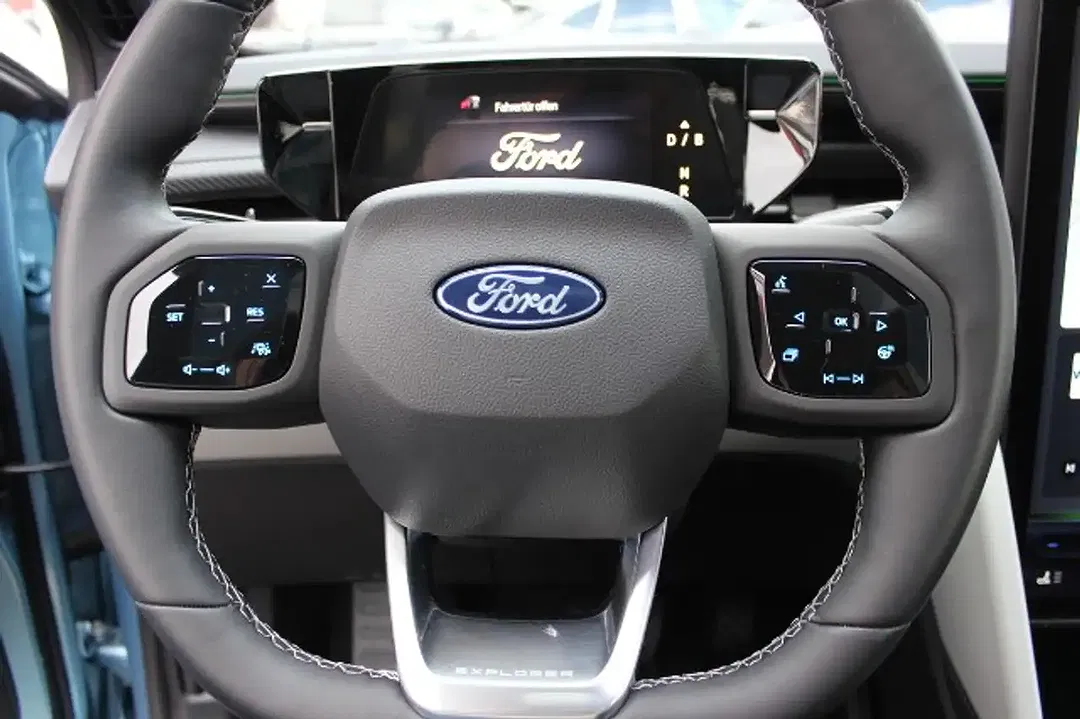 Ford Explorer - Thumbnail 13