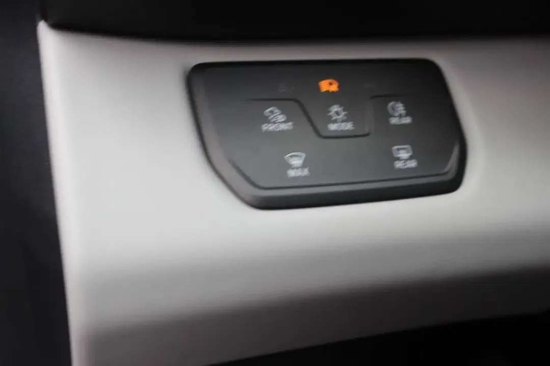 Ford Explorer - Thumbnail 14