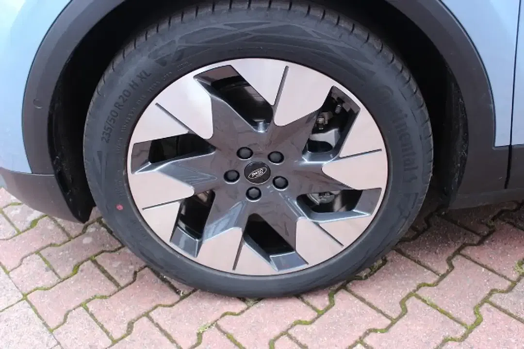 Ford Explorer - Thumbnail 6