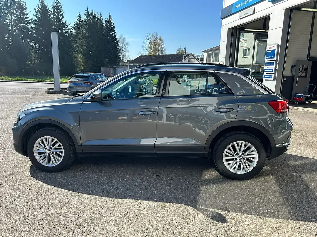 Volkswagen T-Roc - Thumbnail 4