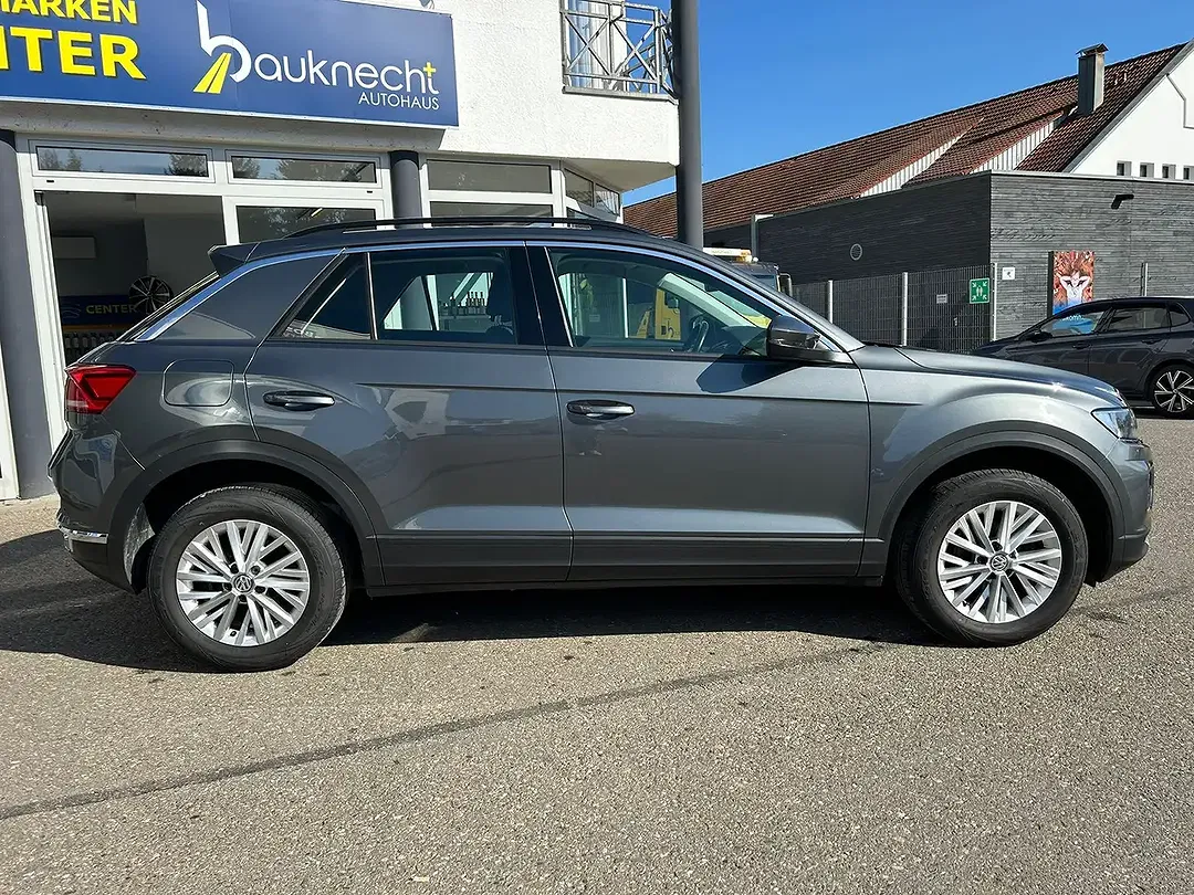 Volkswagen T-Roc - Thumbnail 8