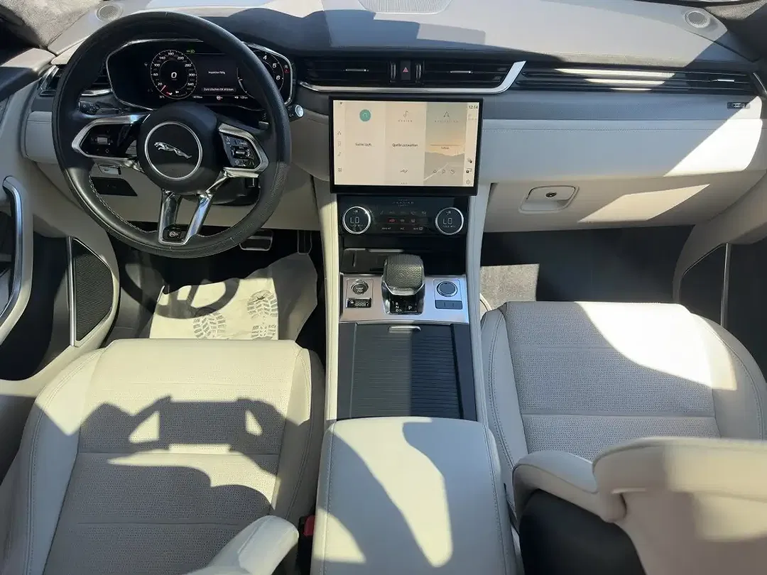 Jaguar F-Pace - Thumbnail 10