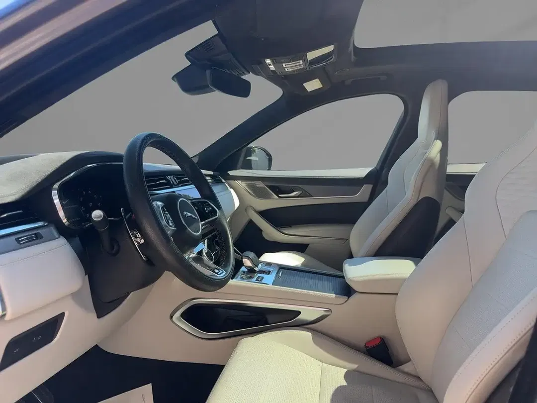 Jaguar F-Pace - Thumbnail 8