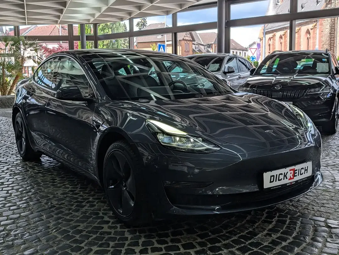 Tesla Model 3 - Afbeelding 1