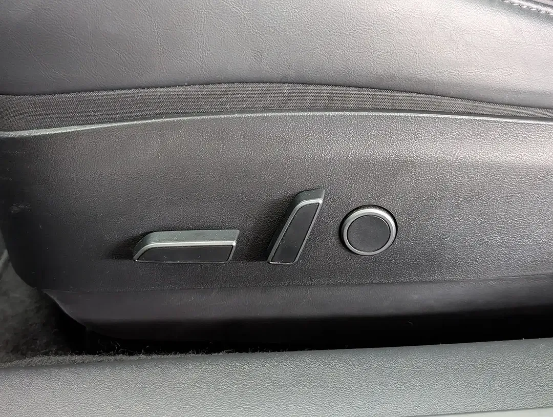 Tesla Model 3 - Thumbnail 12