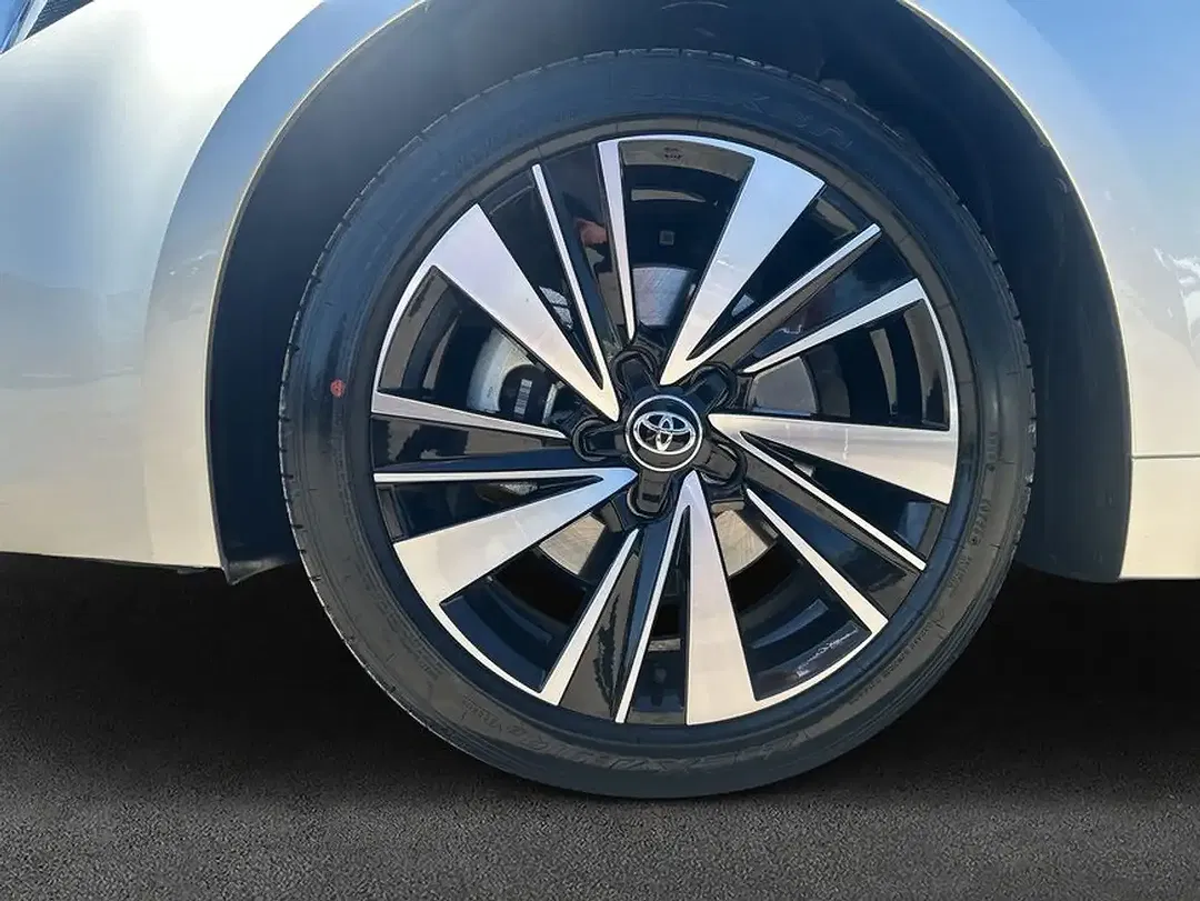 Toyota Corolla - Thumbnail 7