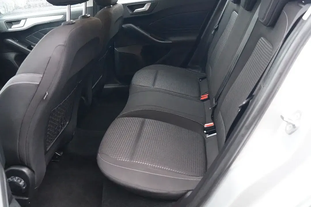 Ford Focus - Thumbnail 13