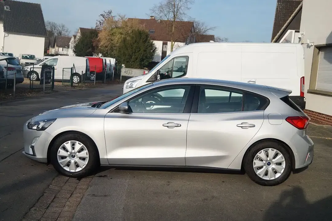 Ford Focus - Thumbnail 4