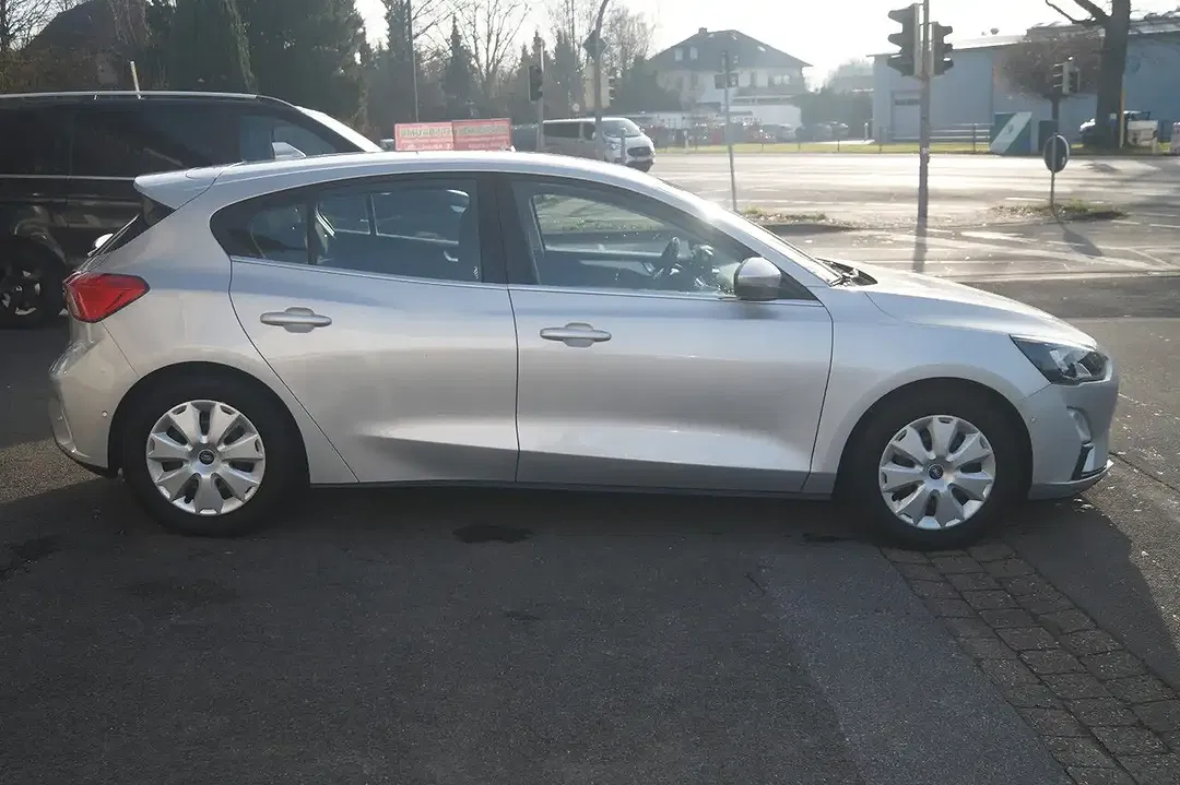 Ford Focus - Thumbnail 5