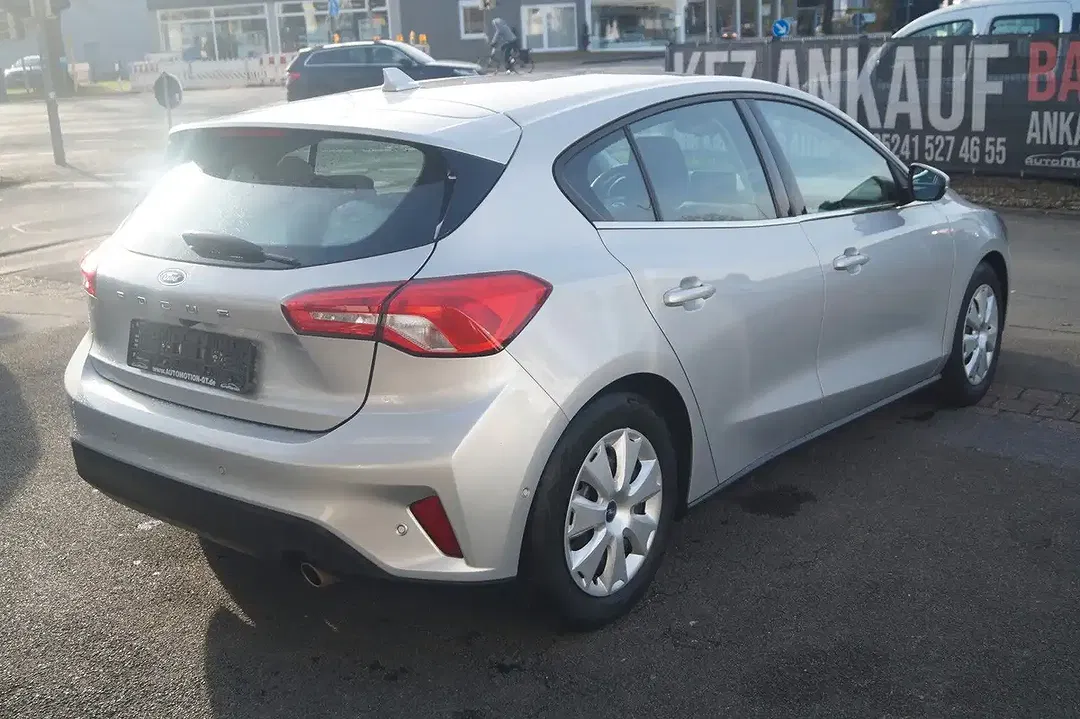 Ford Focus - Thumbnail 6