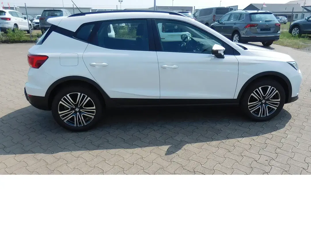 SEAT Arona - Thumbnail 2