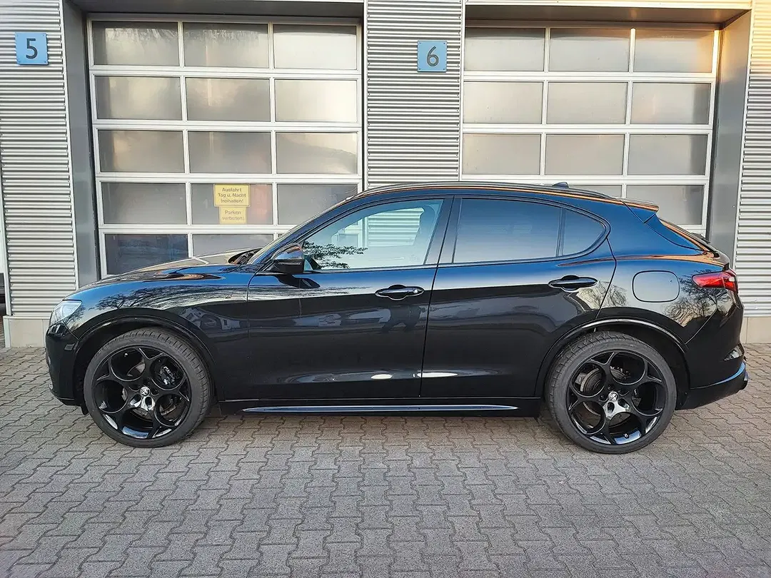 Alfa Romeo Stelvio - Thumbnail 3