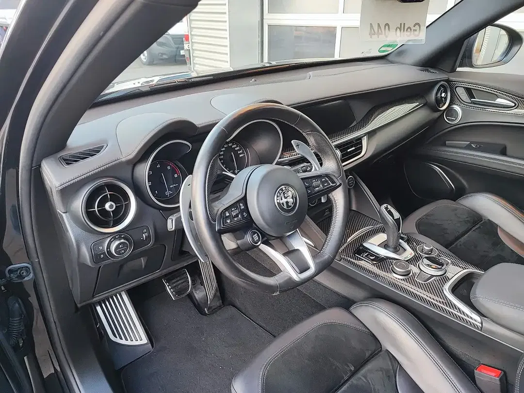 Alfa Romeo Stelvio - Thumbnail 9